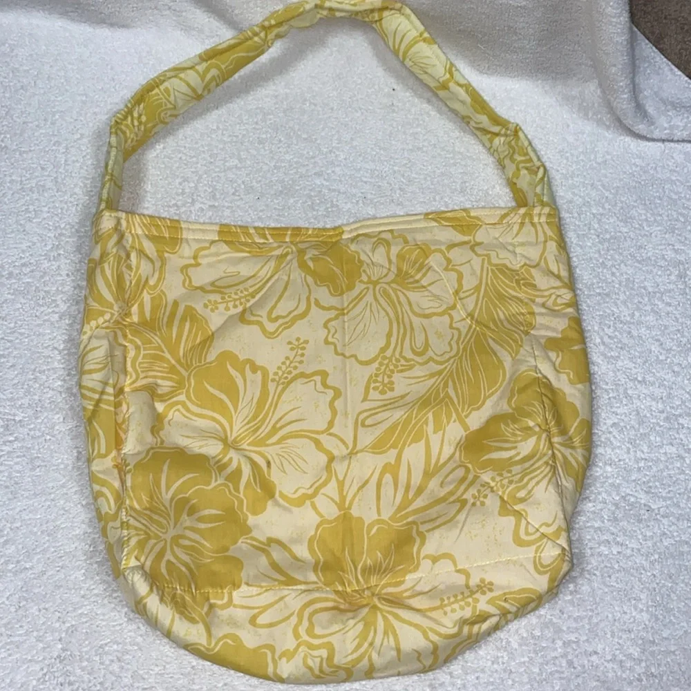 Baby Showers Hawaii diaper bag and matching blanket yellow Tropicsl hibiscus